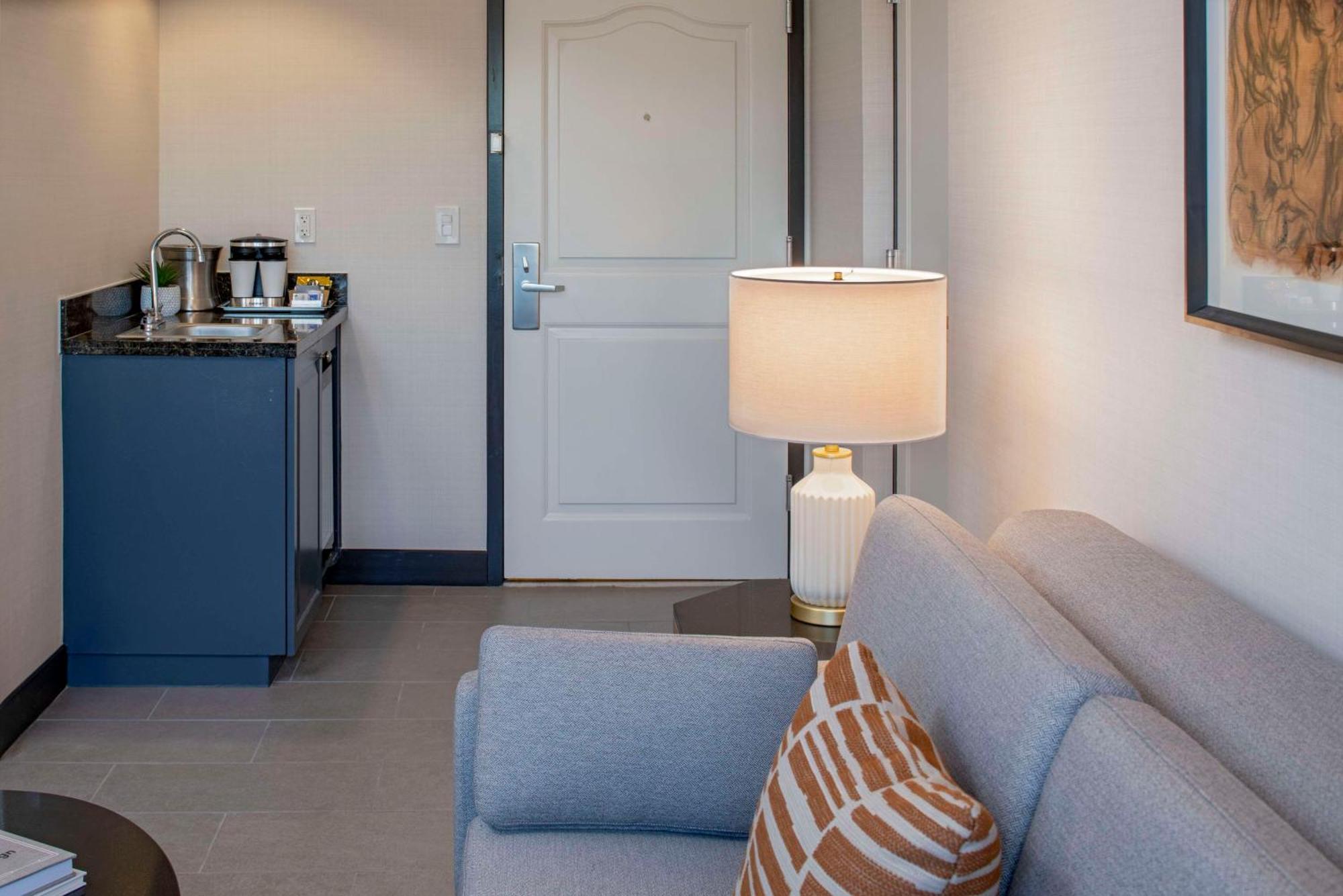 One-Bedroom King Suite